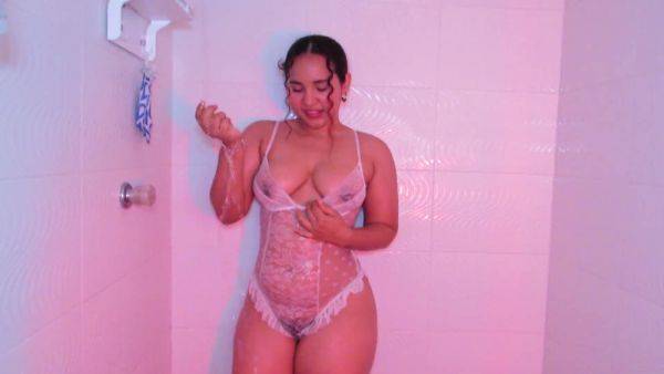 Colombian beauty masturbates and squirts in shower - Amateur Porn - anysex.com - Colombia on pornsfind.com