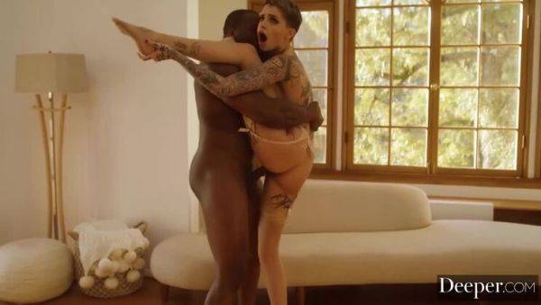 Play this hardcore video titled : Rob Piper & Blonde Leigh Raven in Handjob Haven