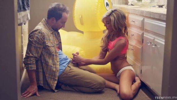 Play this full movie : Ryan Madison & Kaylee Haze: Creampie, Handjob, Blonde Action