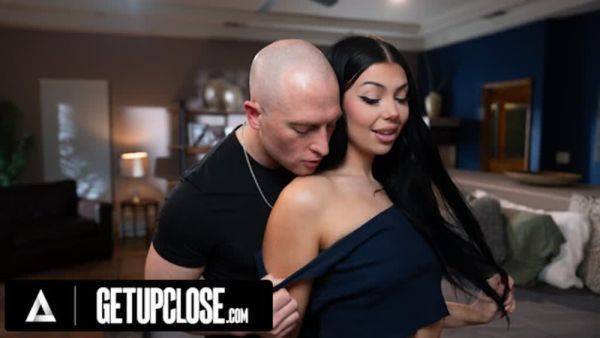 View the uncensored scene : UP CLOSE - PAWG Holly Day Gets All Oiled Up & Ready To Fulfill Her Strong Desire Of Zac Wild's BWC