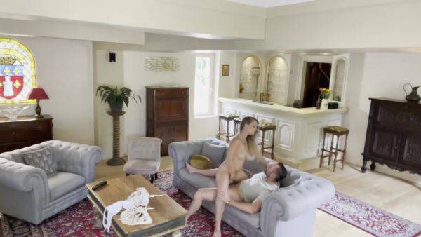 View uncut movie called : Tiffany Leiddi In Baise Hardcore Dans Mon Salon