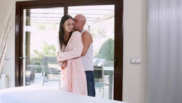 View complete video titled : Sultry Massage with Brunette Eveline