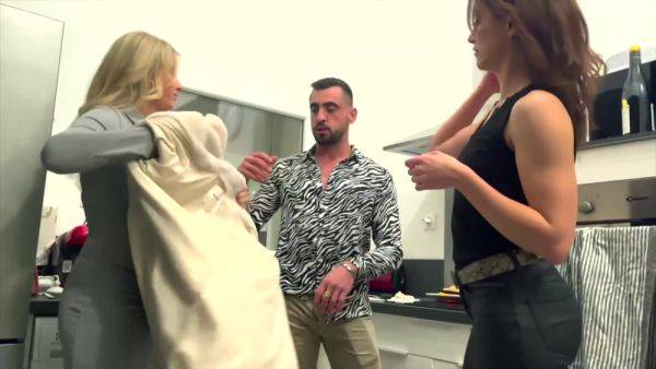 Play this HD scene titled : Jade Seduces Her Lesbian Best Friend With Miss Alice And Alice Wild