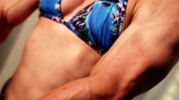 View this complete scene called : Fbb Amandine Kolly 2502