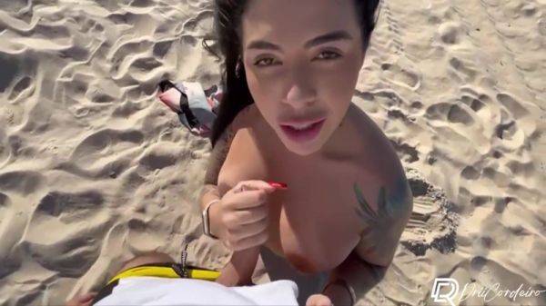 View the uncensored movie of : Gostosa Safada Encontrou Fa Na Praia E Fez Sexo Ao Ar Livre Sem Camisinha, Video Amador! 6 Min - Drii Cordeiro And Rafael Braga