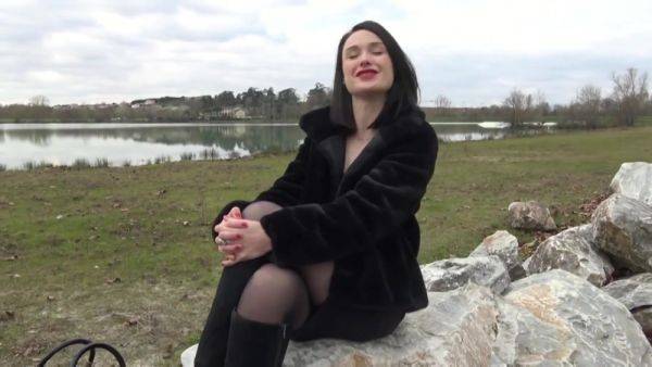 View the uncut video : Alice is loose!