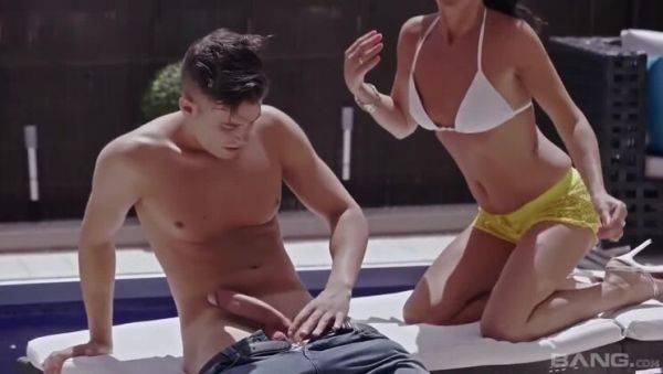 Play uncut video : Soraya Rico Sizzles in Outdoor MILF Scene, Ending with Explosive Cumshot