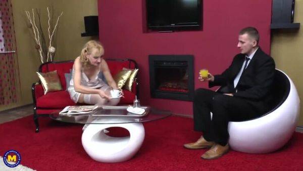 Stream uncut clip named : Mature blonde in stockings receives cumshot from toyboy