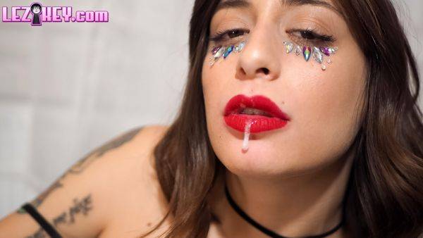 Enjoy watching uncut video : Italian beauty Silvia Soprano gets off with her toy