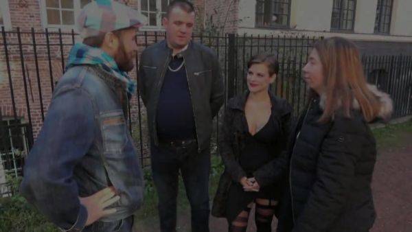 View HD movie of : A day of surprises for Laeticia!