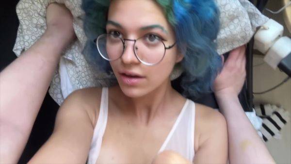 View the HD clip named : Zastukal Za Drochkoi I Reshil Pomoch No Ne Uderzhalsya Ot Ee Uzkoi Kiski I Trahnul