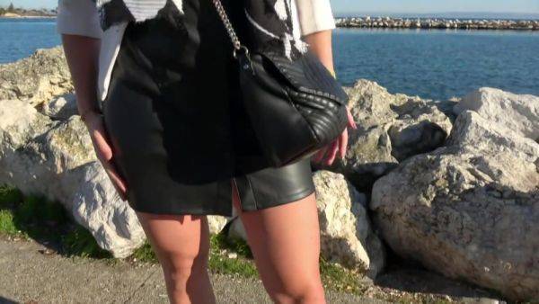 View complete video : Jade, 25, accountant!