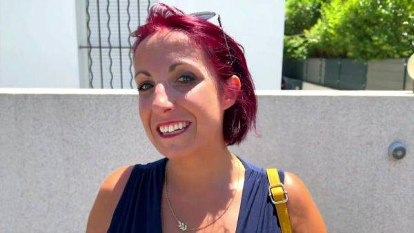 Watch the HD scene of : Vanessa, 30, executive assistant in Rouen!