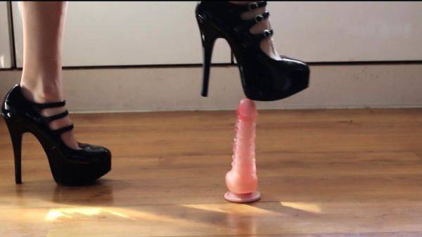 Enjoy watching the HD video named : Amateur Foot Fetish Girlfriend Sucks and gives a Footjob