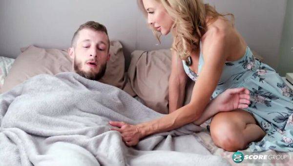 Enjoy watching complete clip called : Nurse Ciel: A Close Encounter