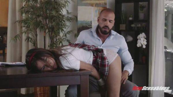 View HD movie of : Karlo Karrera & Zaya Cassidy: The Right Answer Gets a Top-notch Handjob