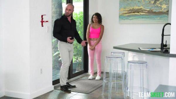 Play this HD scene named : Brunette Babysitter's Joyride / 17.09.2021