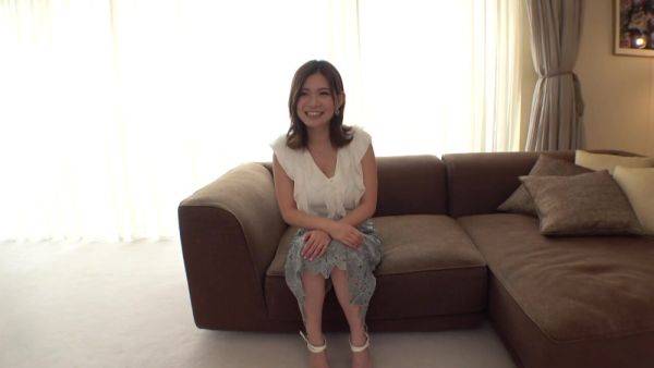 Play full video of : 0003067_30代巨乳のニホン女性がハメパコ販促MGS19min