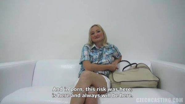 Play this HD movie named : Retrieving Blonde Zuzana