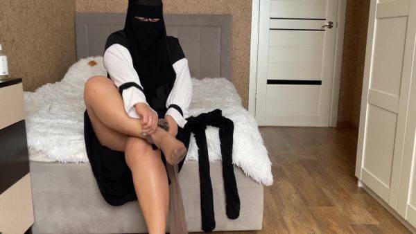 Play uncut clip named : Helped My Hot Stepmom Choose Tights