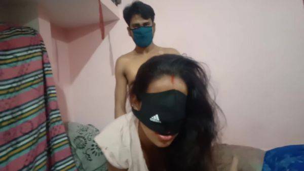 Apni Wife Ko Ghar Aye Dost Ke Samne Choda Dost Ne Video Bnaya Aur Maza Liya - desi-porntube.com - India on pornsfind.com