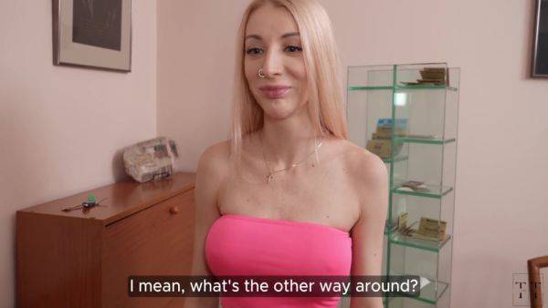 Enjoy watching this full video titled : Delivery Boy Gets More Than Just A Tip