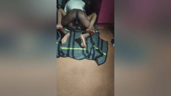 Play complete clip : Bhabhi Ki Raat Mein Dhinchak Lad Gayi Hindi Song Mein Chudai