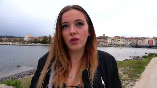 Enjoy watching this hardcore movie : Skyla is a real anatomical bomb!