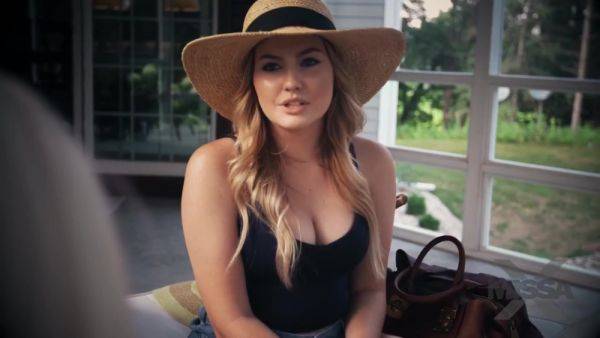 Play this full video : Mx - Britney And Emma - Insomniac