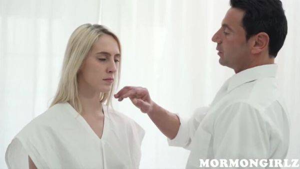 Play uncut video named : Blonde Kara: Cleaning Up
