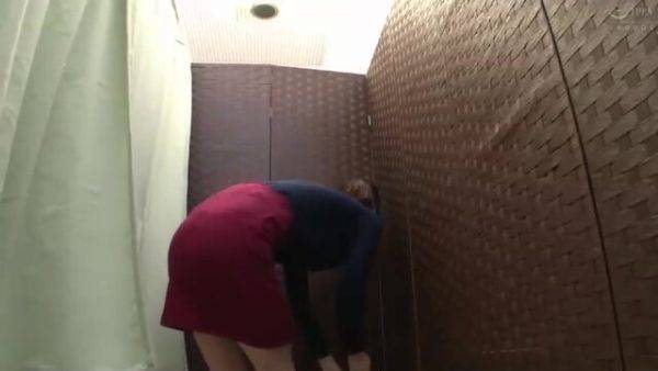 Play the hardcore movie called : 03632,A bitch is fully exposed during sex!