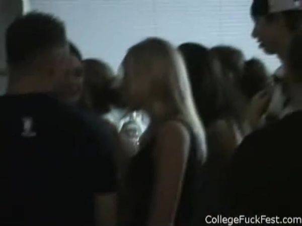 Enjoy watching this uncut video titled : Kissing coed teens get busy in amateur party