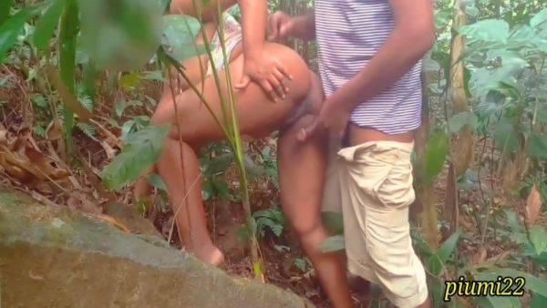 Sri Lankan Couple Risky Outdoor Sex Jangal - desi-porntube.com - India - Sri Lanka on pornsfind.com