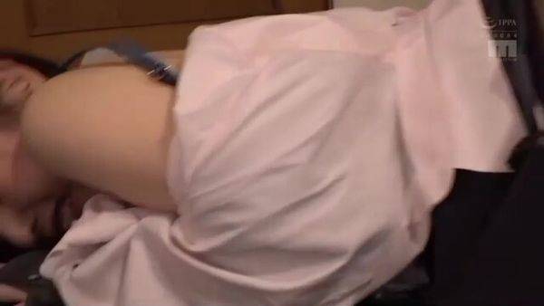 Stream the uncut clip named : 03700,A beautiful woman who feels