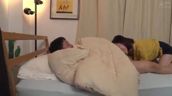 Stream this uncensored video named : 08342,A female voice leaks out in pleasure