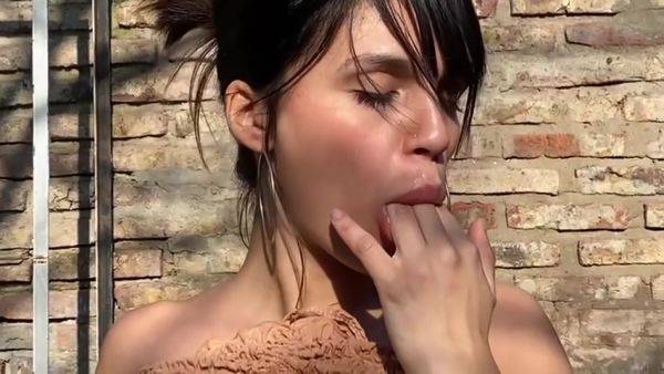 Watch the hardcore scene called : Salimos A Tomar Mate Y Termine Mamandola