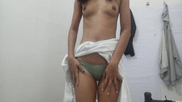 Sri Lankan Teen 18+ Sexy Pretty Girl Shows Her Tight Pussy Closeup & She Likes To Cum Inside Her Pussy - desi-porntube.com - India - Sri Lanka on pornsfind.com