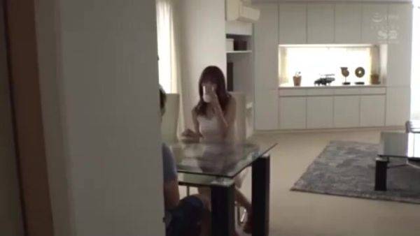 View complete clip named : 08445,A woman who screams in agony