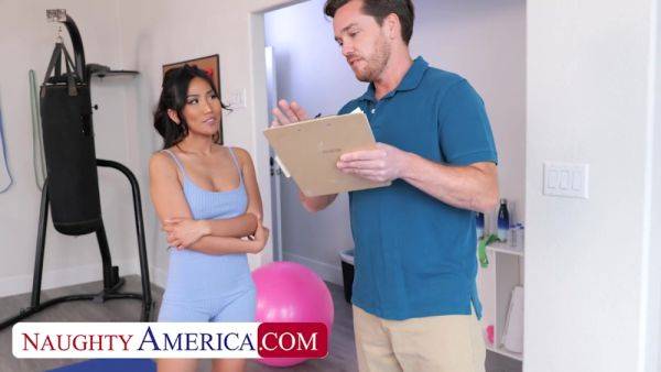 Stream the hardcore clip : Jennie Rose - Petite Hottie Takes A Big Dick While Working Out In The Gym