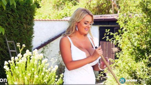 Katie Thornton flaunts her massive tits and takes it hard in the great outdoors - sexu.com on pornsfind.com