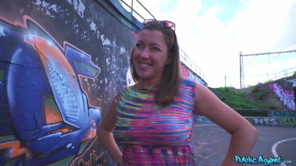 Watch uncensored movie named : Elisa Lifts Up Her T-shirt And I Can See Her Amazing