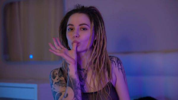 Babe With Dreadlocks And Tattoos Plays With Pussy While Is Home - upornia.com on pornsfind.com