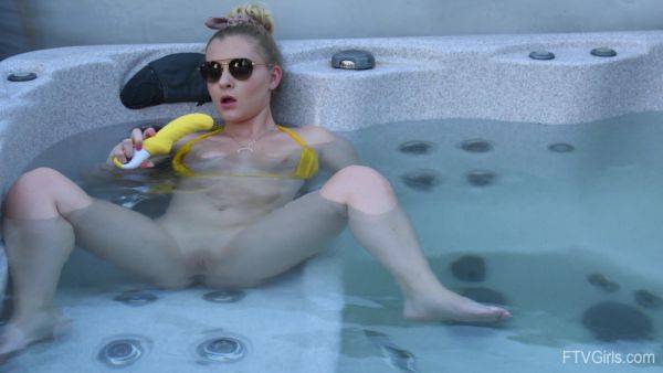 Sweet blonde inserts big dildo in her shaved pussy while in the pool - hellporno.com on pornsfind.com