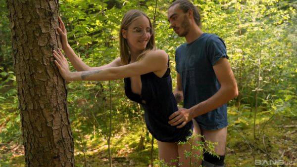 Slender babe tries hard sex in the woods with her new boyfriend - hellporno.com on pornsfind.com