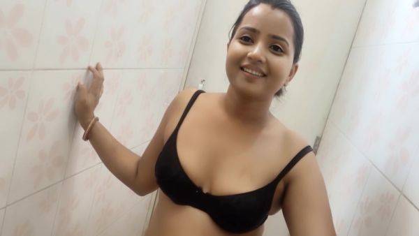 Bhabhi Bathroom Fakking - desi-porntube.com - India on pornsfind.com