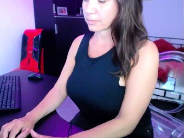 Brunette Solo Webcam Masturbation - drtuber.com on pornsfind.com