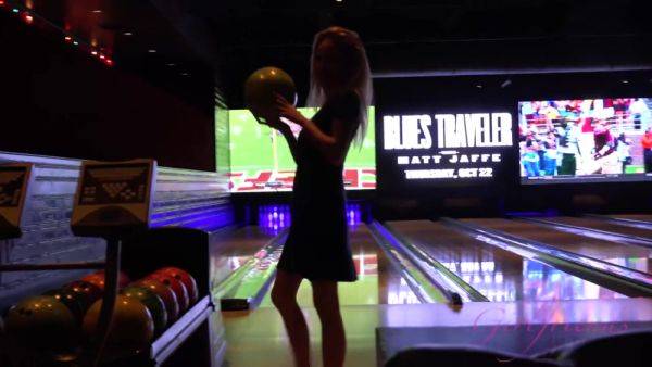 Play this HD movie titled : Virtual Vacation In Las Vegas With Angel Smalls Part 1