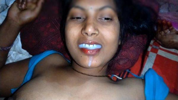 Play the uncensored video of : Desi Bhabhi Mouth Fisting Mouth In Hand