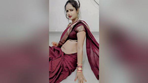 Stepmom Low Hip Saree Deep Navel Big Tits Big Ass Amateur Homemade - desi-porntube.com - India on pornsfind.com