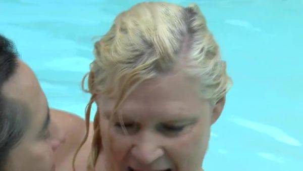 Fuck with Busty Hot Woman in Swimming Pool - hotmovs.com on pornsfind.com